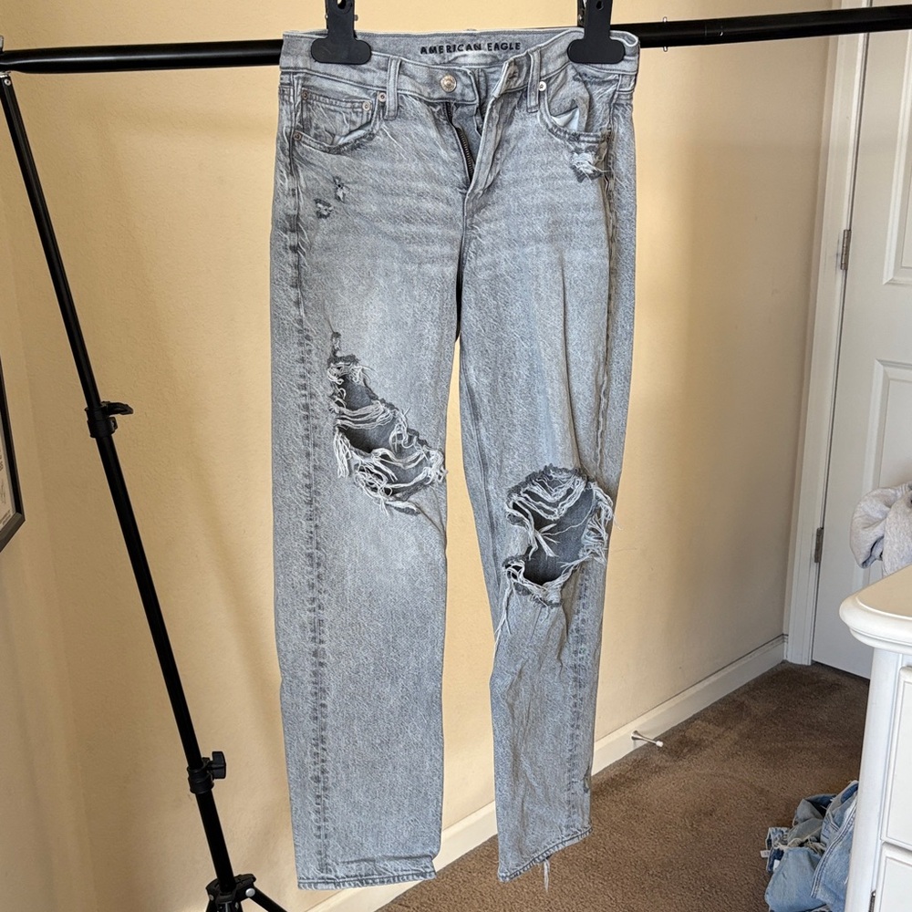 American Eagle Outfitters Women's Low Rise Light Gray Distressed Jeans